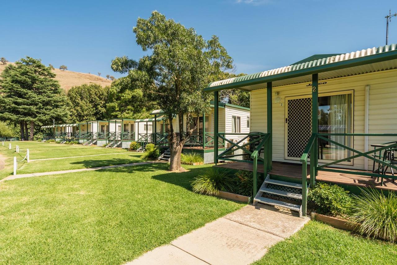 Gundagai Cabins & Tourist Park Экстерьер фото