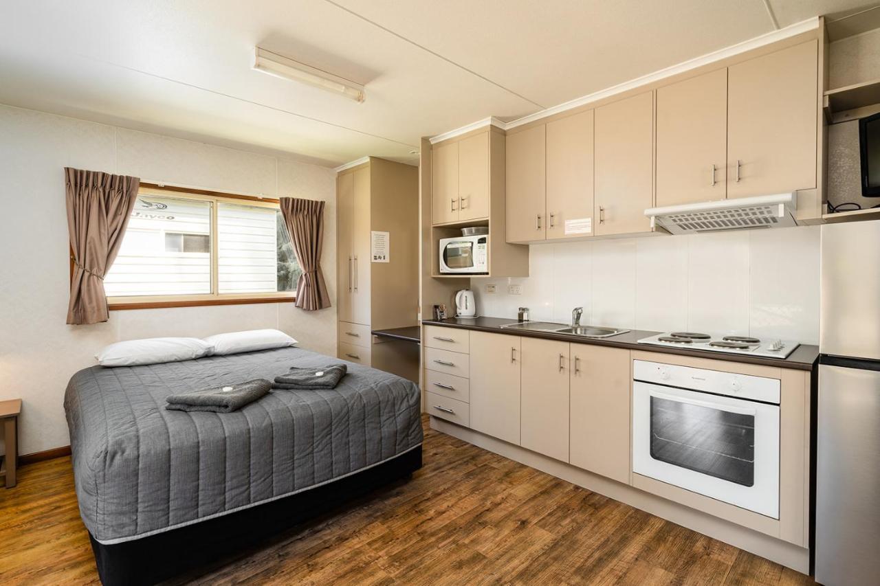 Gundagai Cabins & Tourist Park Экстерьер фото