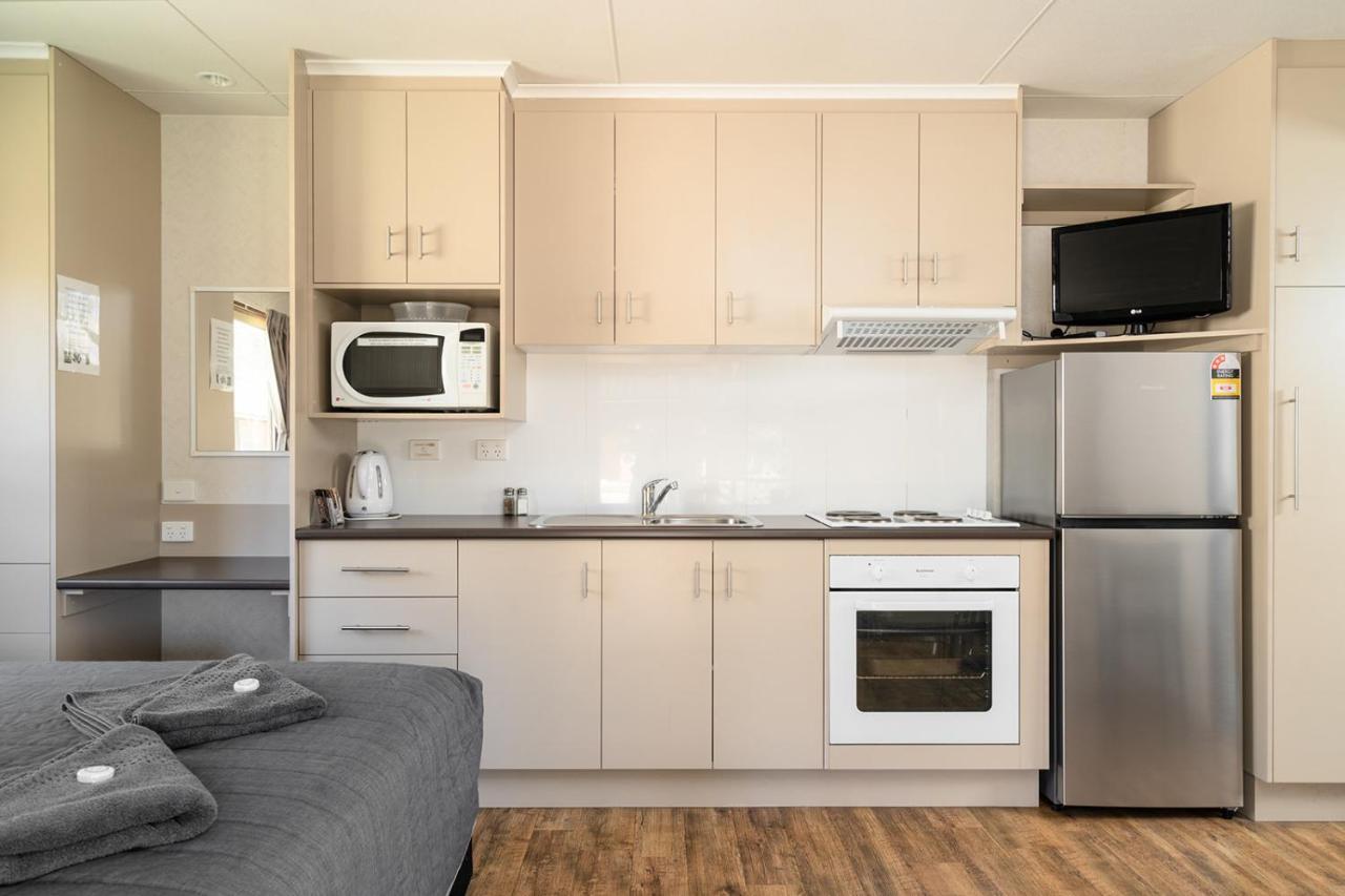 Gundagai Cabins & Tourist Park Экстерьер фото