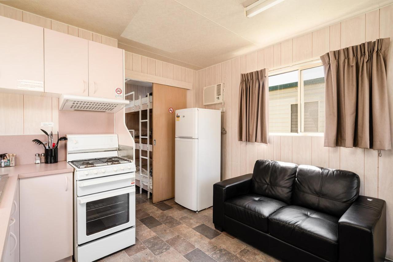 Gundagai Cabins & Tourist Park Экстерьер фото