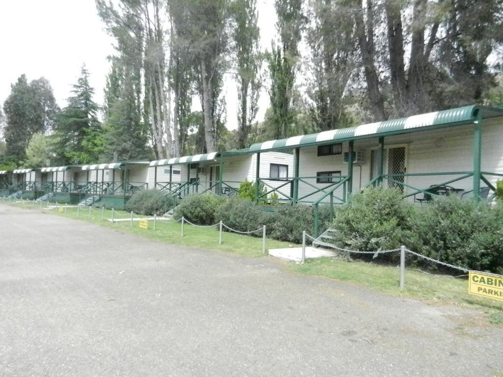 Gundagai Cabins & Tourist Park Экстерьер фото