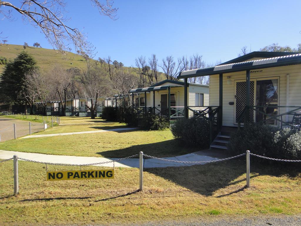 Gundagai Cabins & Tourist Park Экстерьер фото