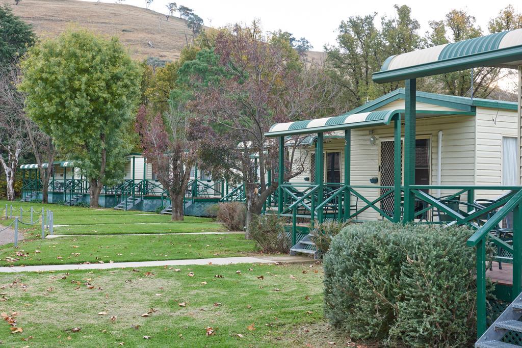 Gundagai Cabins & Tourist Park Экстерьер фото