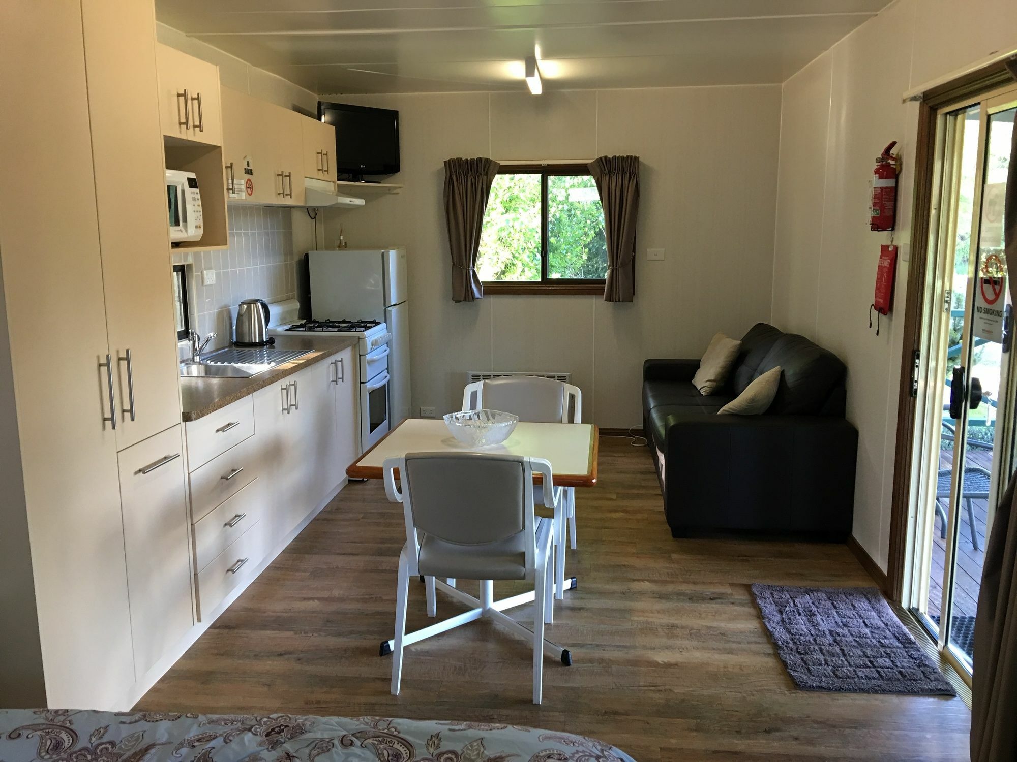 Gundagai Cabins & Tourist Park Экстерьер фото