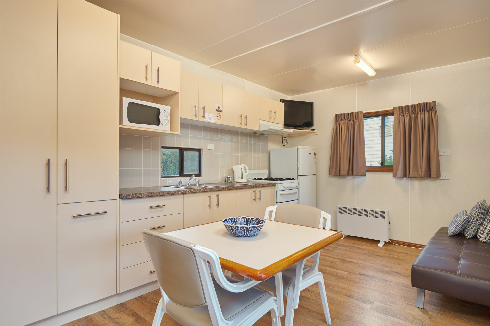Gundagai Cabins & Tourist Park Экстерьер фото