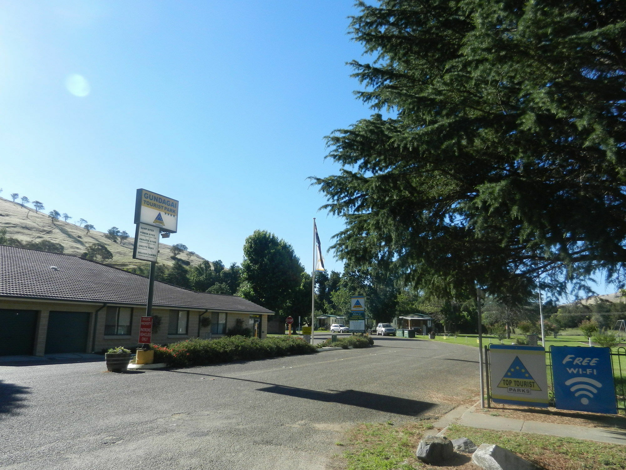 Gundagai Cabins & Tourist Park Экстерьер фото
