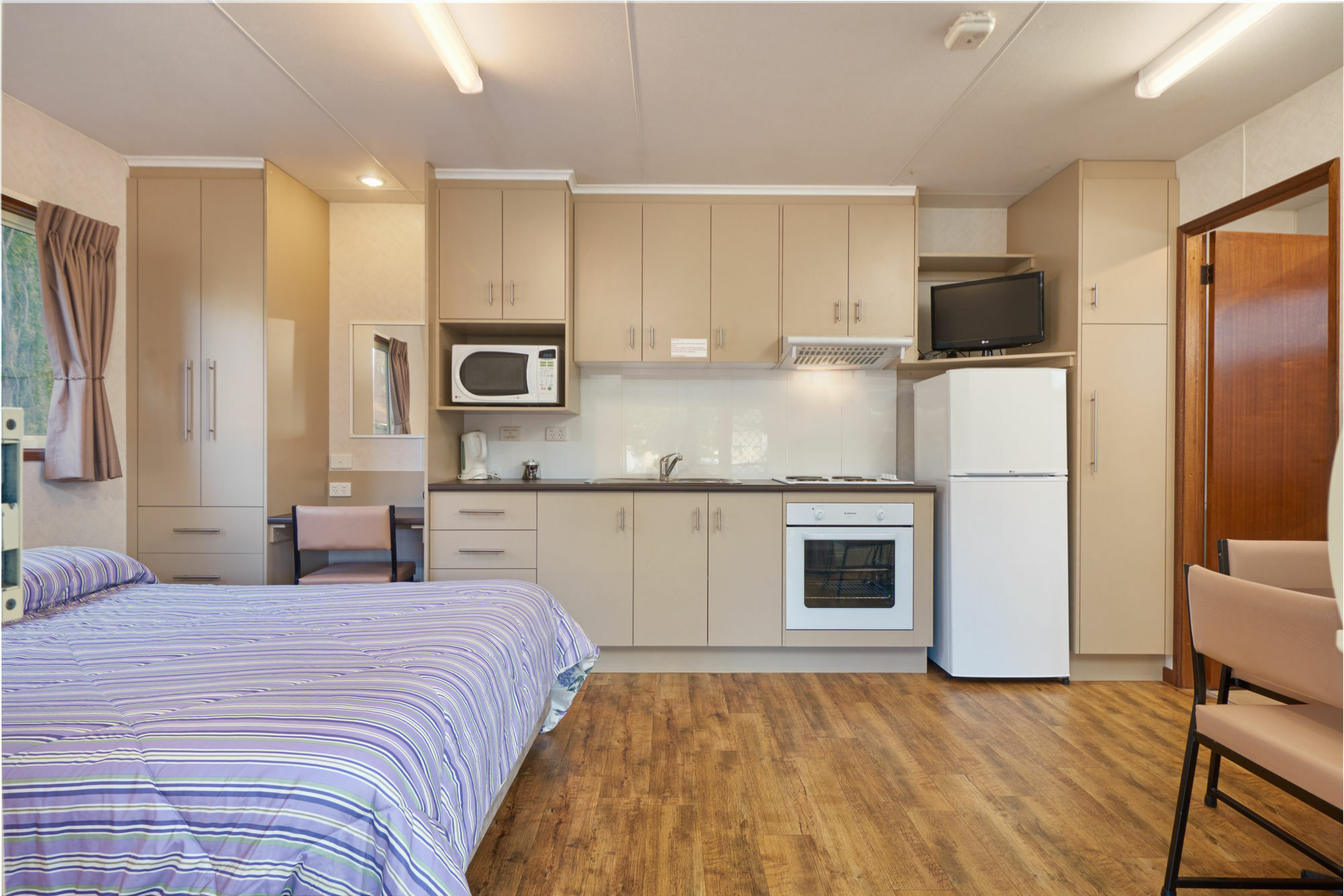 Gundagai Cabins & Tourist Park Экстерьер фото
