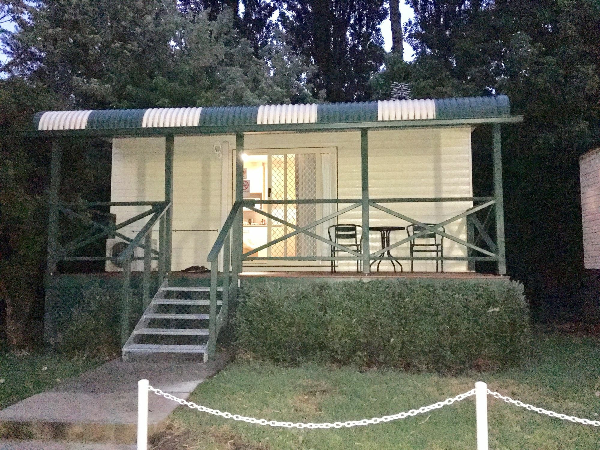 Gundagai Cabins & Tourist Park Экстерьер фото