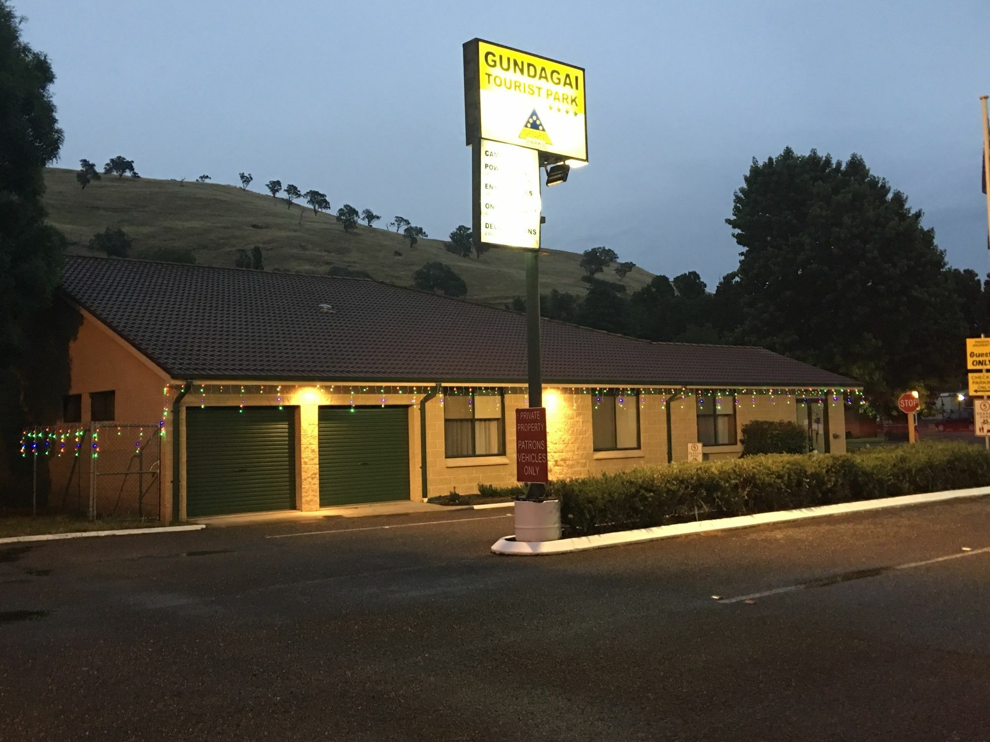 Gundagai Cabins & Tourist Park Экстерьер фото